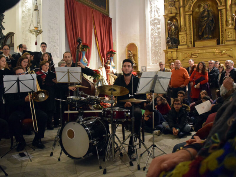 El director José Carlos Carmona ofreció el concierto de la Misa Góspel en la Iglesia Conventual de los Padres Jesuitas de Sevilla.