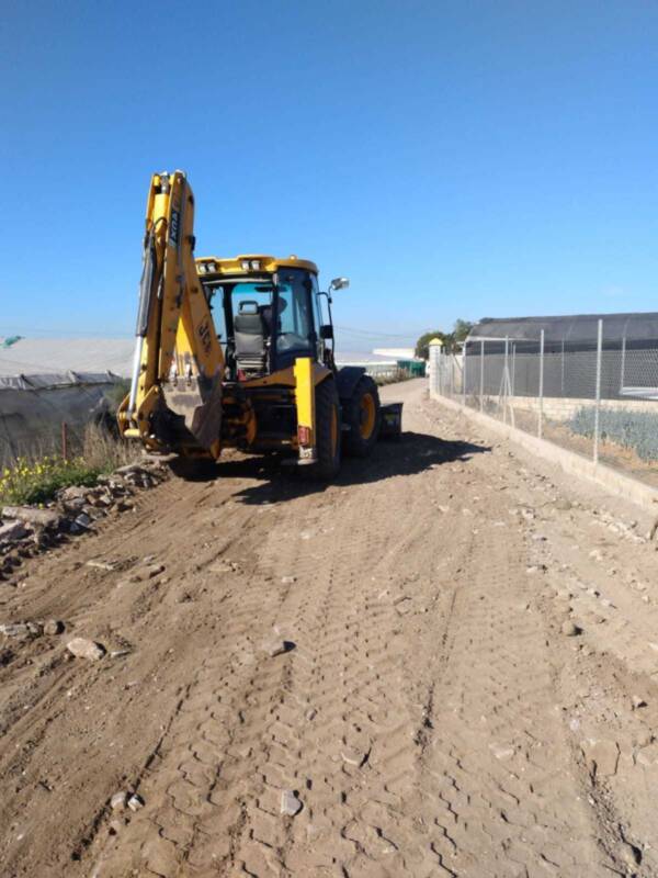 Agricultura continua con las tareas de mantenimiento de caminos rurales