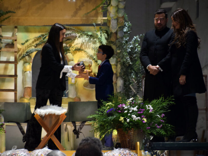 Entronización de la imagen del niño Jesús en la Carroza del Nacimiento de la cabalgata 2019