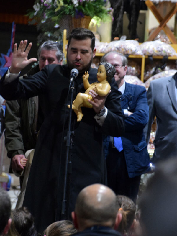 Acto de entronización del niño Jesús en la carroza de la Cabalgata 2019