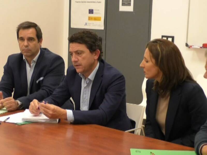 Chipiona traslada sus prioridades en agricultura y medio ambiente al nuevo responsable provincial de la Junta en esas materias