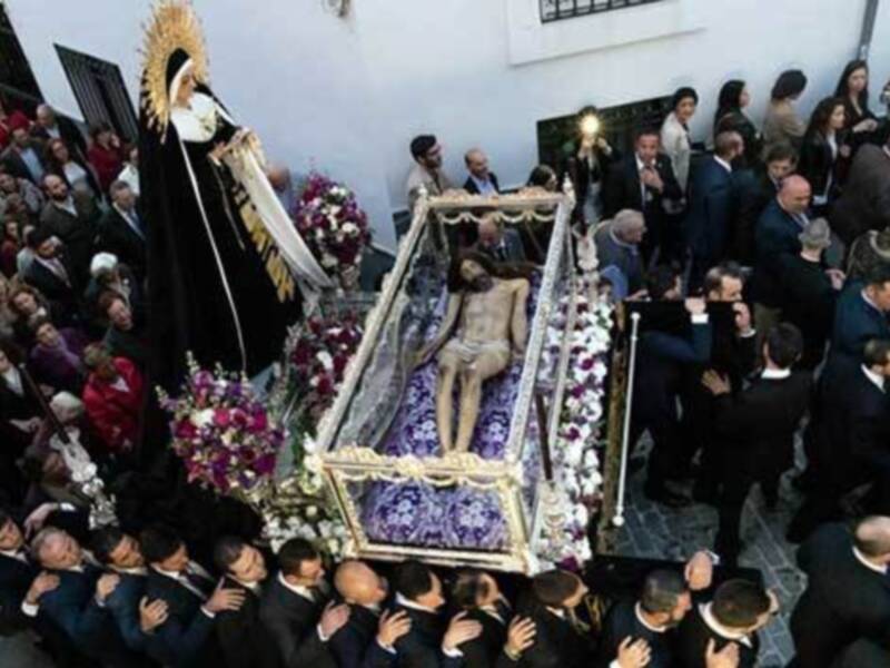 Los titulares de la Hermandad de la Soledad de Alcalá del Rio fueron trasladados a su sede