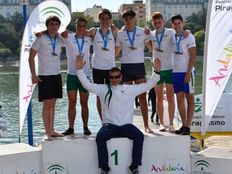 El Náutico Sevilla, campeón de Andalucía de barcos de equipo de piragüismo