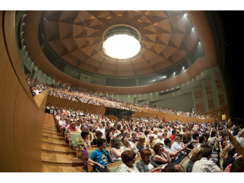 En la mañana de hoy ha tenido lugar el acto de la firma del III Convenio Colectivo del Teatro de la Maestranza y Salas del Arenal S.A.,