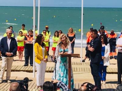 Presentada Rosa Benito como Madrina de las playas de Chipiona en el acto inaugural de la temporada alta