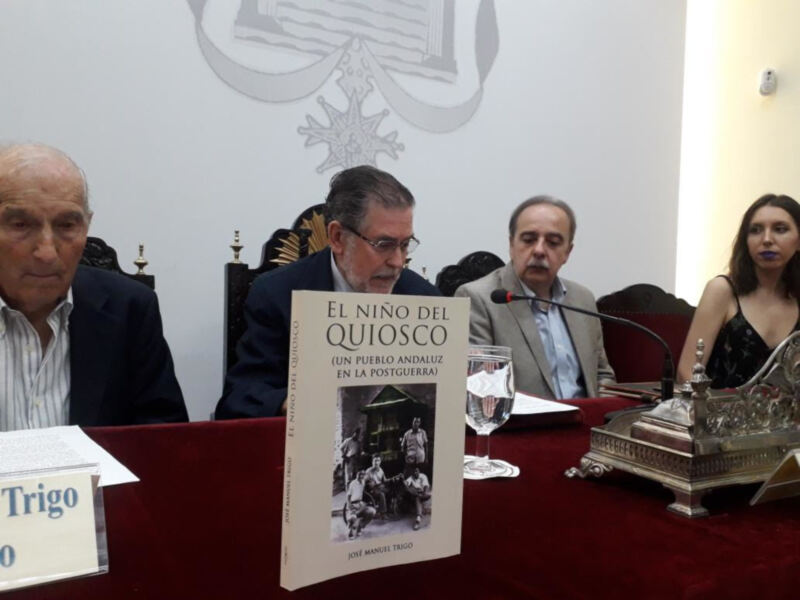 El escritor José Manuel Trigo Cutiño presenta hoy su obra 'El niño del quiosco, un pueblo andaluz en la postguerra'.