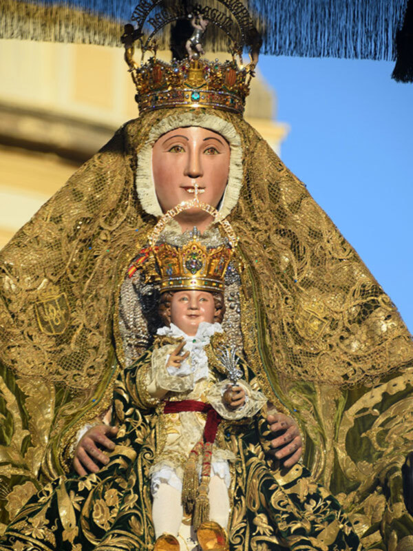 La sonrisa que cautivó la Virgen de los Reyes en su procesión