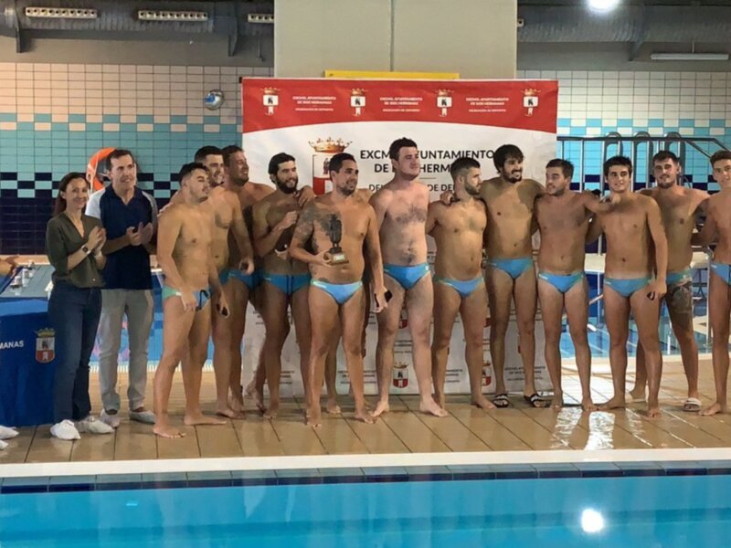 Pleno nazareno en el XXX Campeonato Ciudad de Dos Hermanas de waterpolo