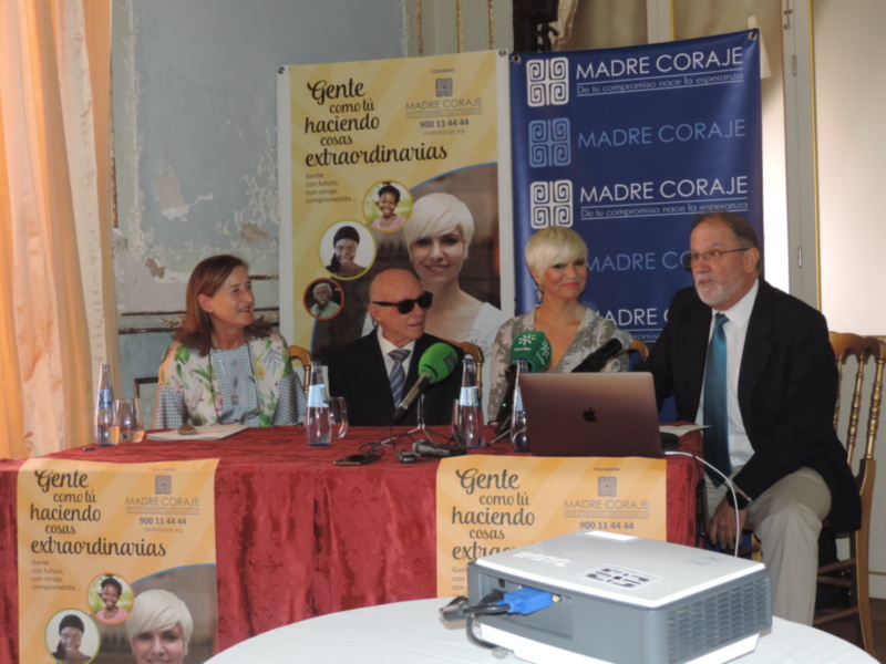 Pasión Vega presenta en el Casino Gaditano la campaña ‘Gente como tú haciendo cosas extraordinarias’ de Madre Coraje