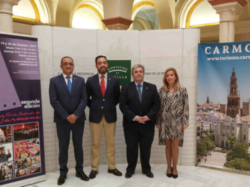 "La mayor feria cofrade de la provincia se celebra en Carmona"