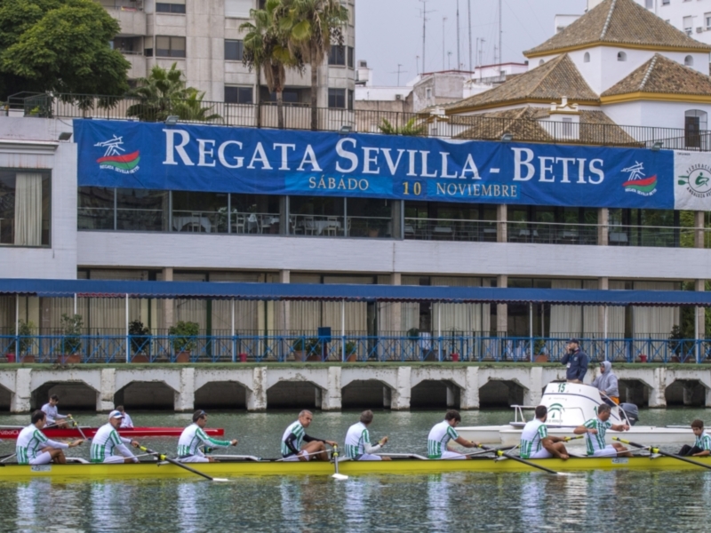 La hora de los veteranos de la Regata Sevilla-Betis