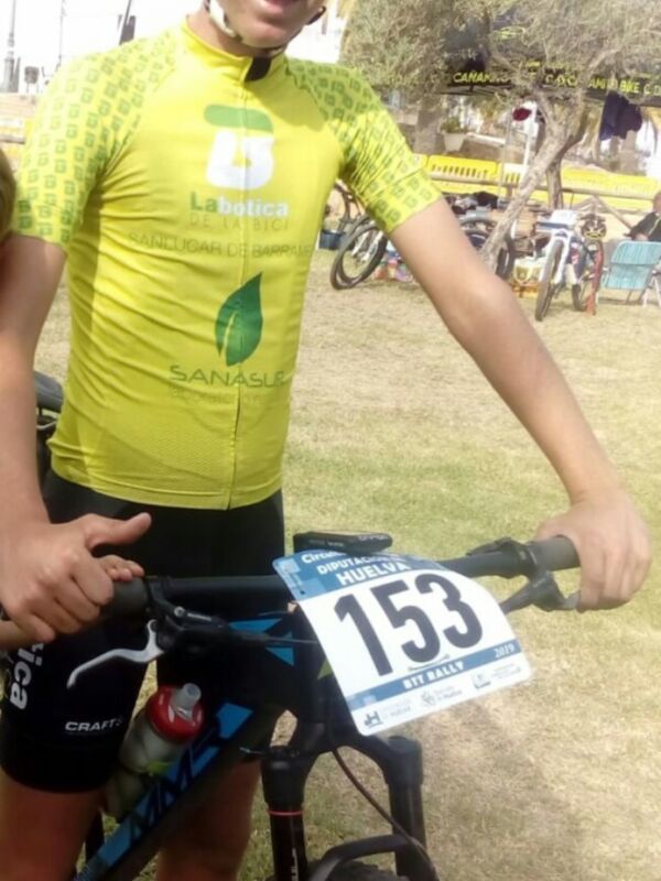 El joven ciclista chipionero Manuel Rodríguez ya está de pretemporada con su nuevo equipo, el Academia Moreno Periñán