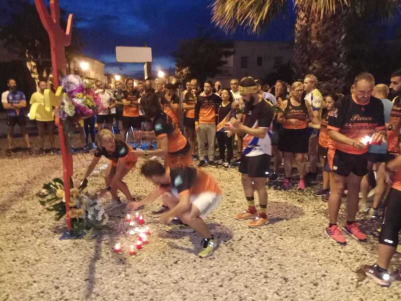 Un entrenamiento homenaje a Paco Guisado unió ayer a atletas y deportistas de Chipiona y de otras poblaciones