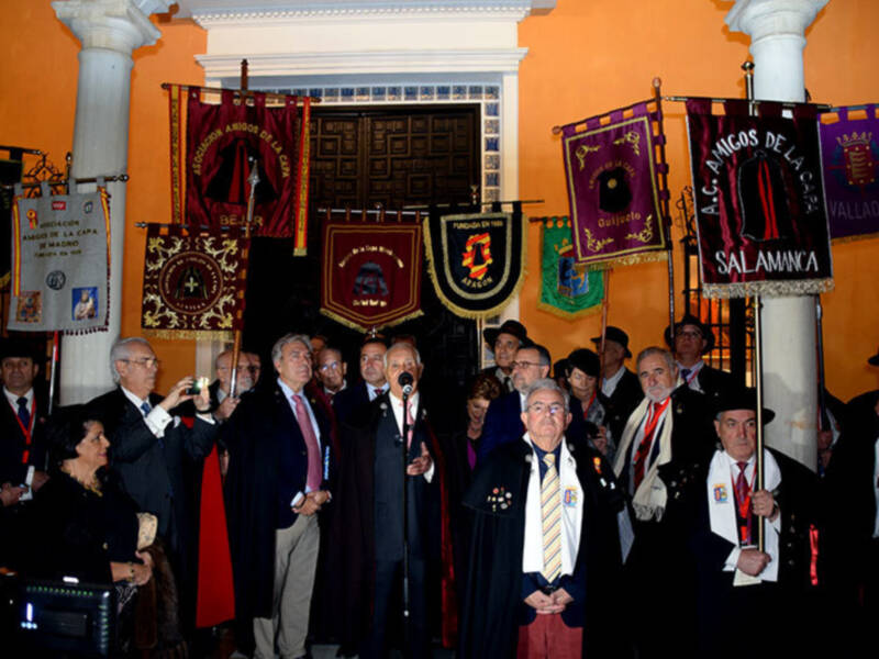 XXI encuentro nacional de la tradicional capa española en Sevilla.