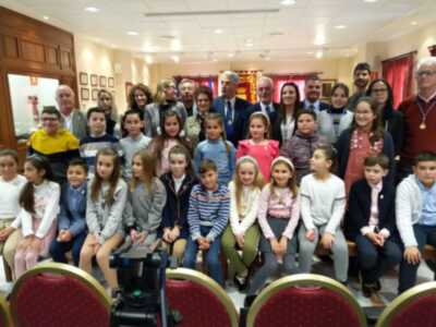 20 alumnos han llevado propuestas para mejorar la vida en Chipiona al pleno infantil del Día de la Constitución