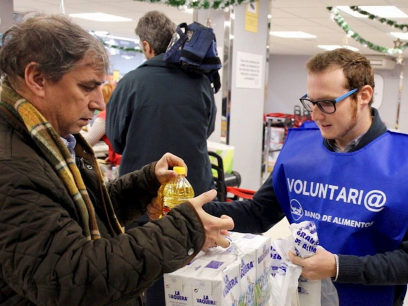 "Los Reporteros" se hace eco de la gran recogida de víveres del Banco de Alimentos