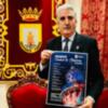 Luis Mario Aparcero presenta el cartel anunciador de los premios ‘Ciudad de Chipiona 2020’ tras su aprobación en pleno