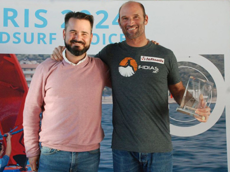 La Regata de Año Nuevo va a parar a las vitrinas de Martínez del Cerro en la disciplina WindSurf iFoil