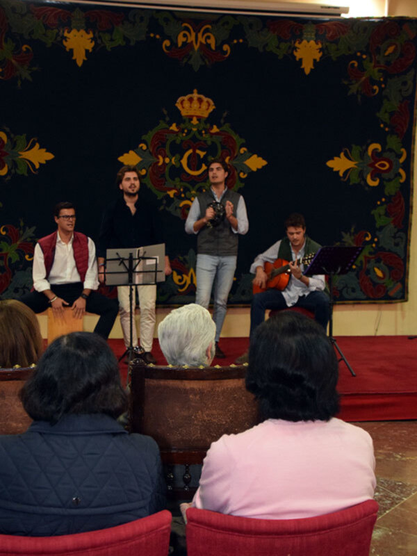 En los actos culturales de los temas sevillanos, actuaron el grupo “Los Toneleros”