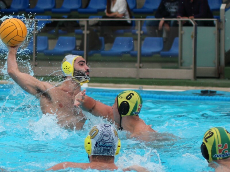 Un Club Waterpolo Sevilla de 10 se asienta en el liderato