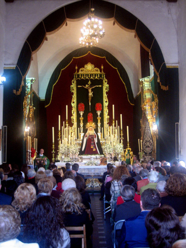 Procesión claustral de María Stma. De las Angustias y el Cristo de la Vera- cruz Ilipense