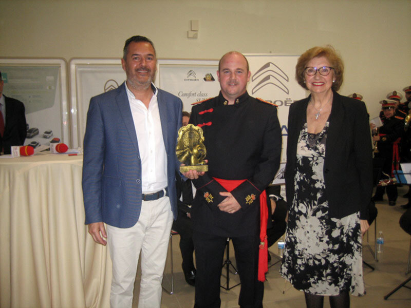El compositor Francisco J Carrasco y la Agrupación  musical Sta. María de la Esperanza premios de la VIII Gala de “Tradiciones Sevillanas”