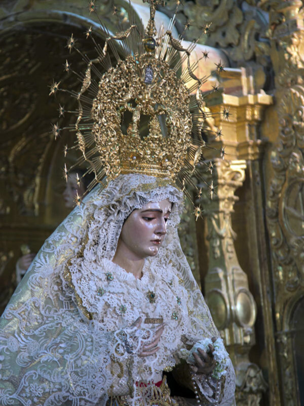 El tercer domingo de mayo se celebra la Función Principal de la Hermandad de la Vera-cruz Ilipense.