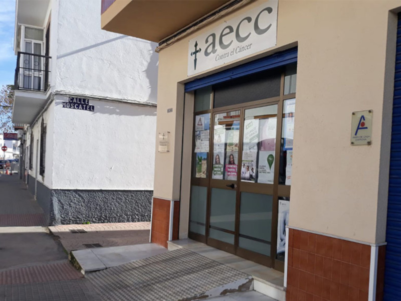La Asociación contra el cáncer de Chipiona ha reabierto hoy sus instalaciones para atender de manera presencial