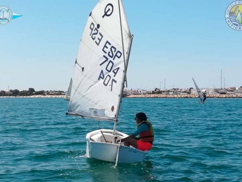 La escuela de verano del CAND Chipiona viento en popa a toda vela