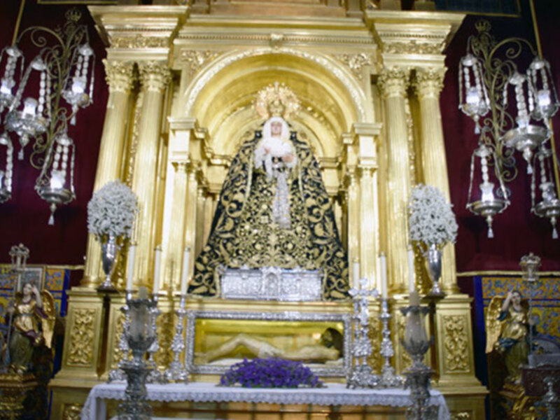 Virgen vestida en época estival la Dolorosa de Alcalá del Río.