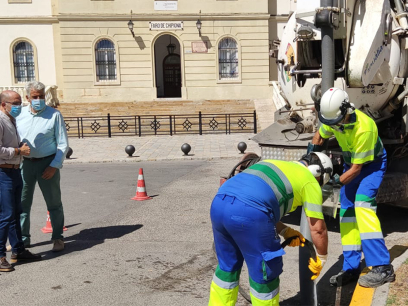 Aqualia prevé extraer más de 100.000 kilos de residuos de bombeos de aguas residuales, alcantarillas y redes de saneamiento en Chipiona