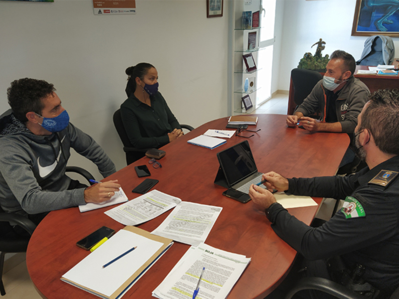 Delegación de Deportes y Policía Local definen las nuevas condiciones  para la práctica deportiva en Chipiona en prevención de contagios