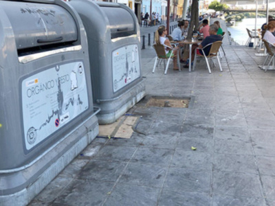 La insalubridad provocada por la falta de higiene de calles y plazas, una prioridad en época de pandemia.