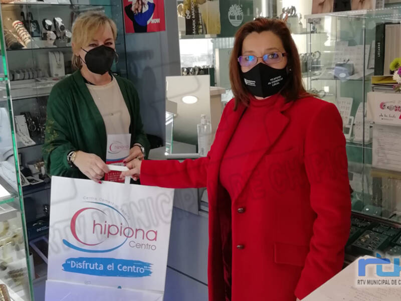 Los consumidores se familiarizan con la marca Centro Comercial Abierto de Chipiona a través de bolsas de papel 