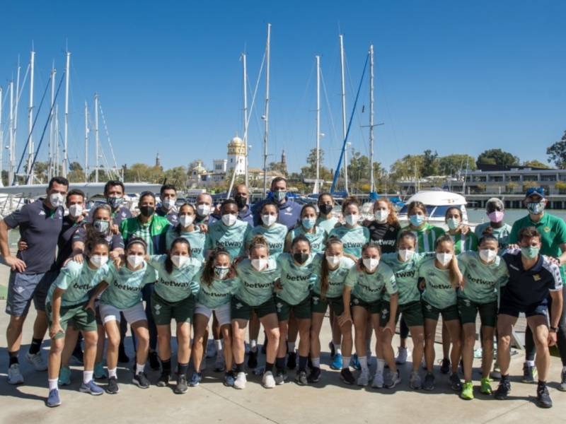 El Real Betis Féminas deja el fútbol por el remo en el Club Náutico Sevilla