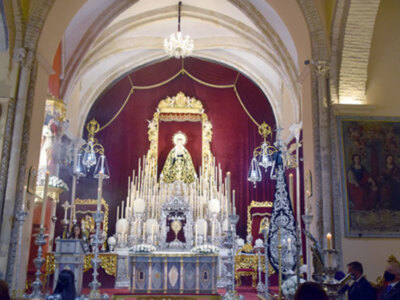 Altar efímero para los cultos del Septenario de la Hermandad de la Soledad de Alcalá del Río.