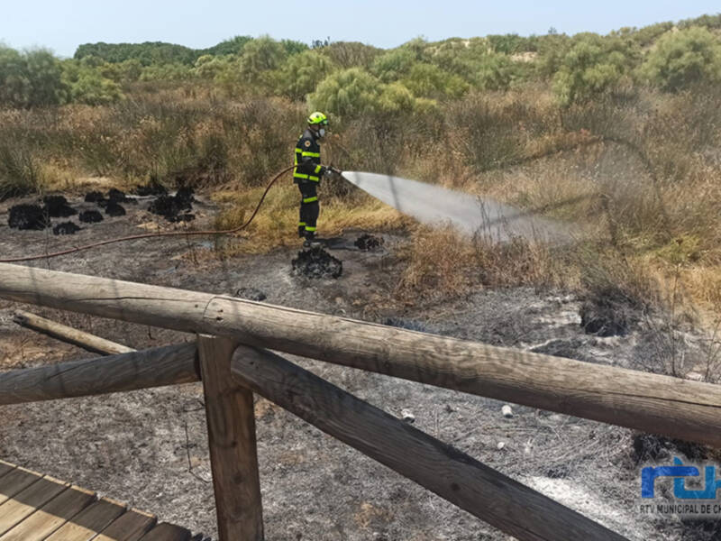 Un conato de incendio amenazó ayer el Centro de Interpretación de la Naturaleza y el Litoral El Camaleón 