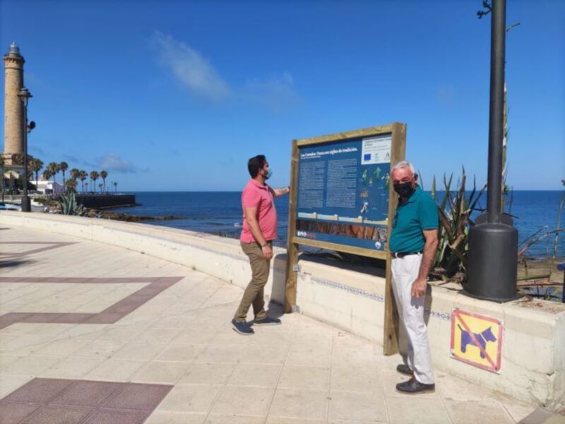 Instalados paneles informativos sobre los corrales de pesca de Chipiona en los accesos más cercanos a su ubicación