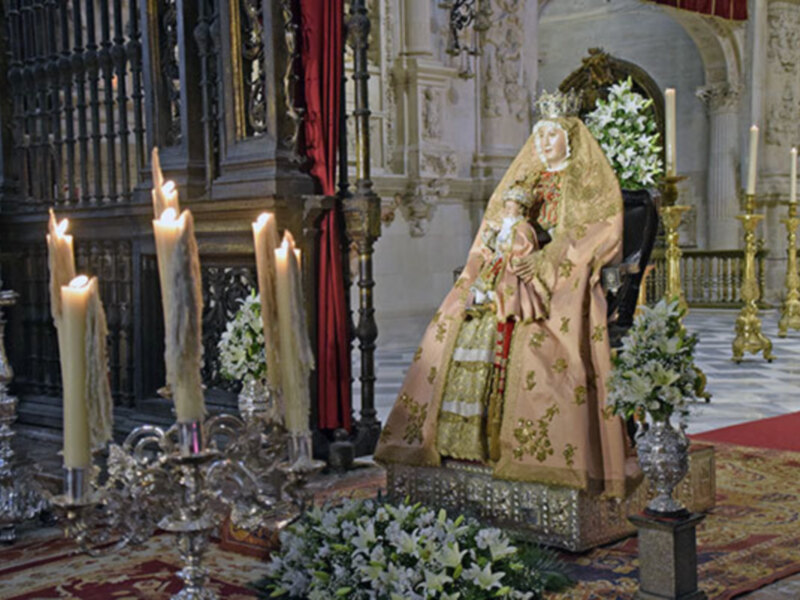 La Patrona de Sevilla y su Archidiócesis ya está de veneración en sustitución de su Besamanos
