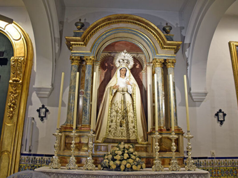 El blanco de la Virgen de las Tristezas de la Hermandad de la Veracruz Sevillana
