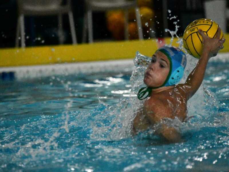 La cantera del waterpolo nazareno acaricia el pleno en las ligas andaluzas