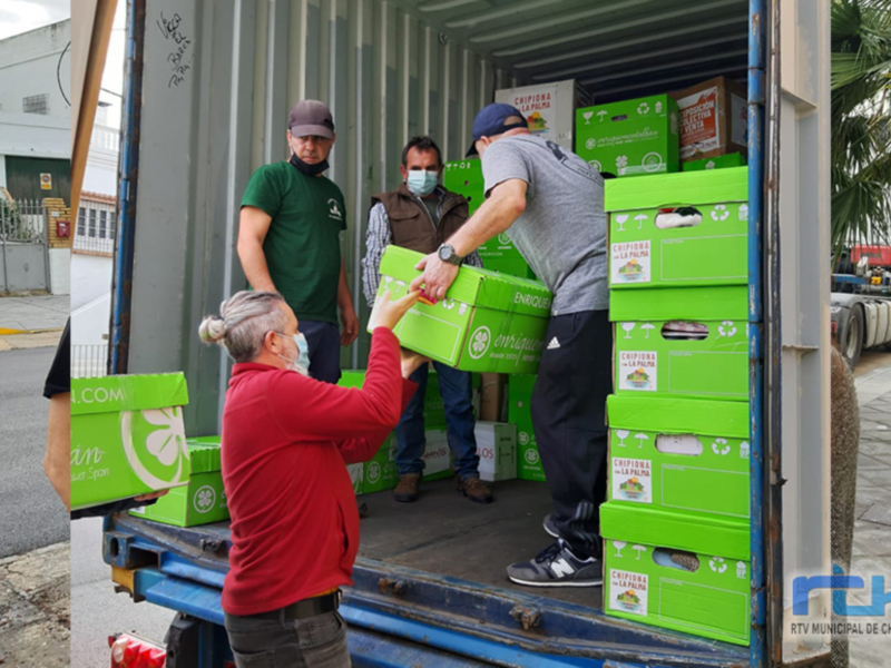 Un contenedor cargado con la ayuda de Chipiona se dirige ya a la isla de La Palma 