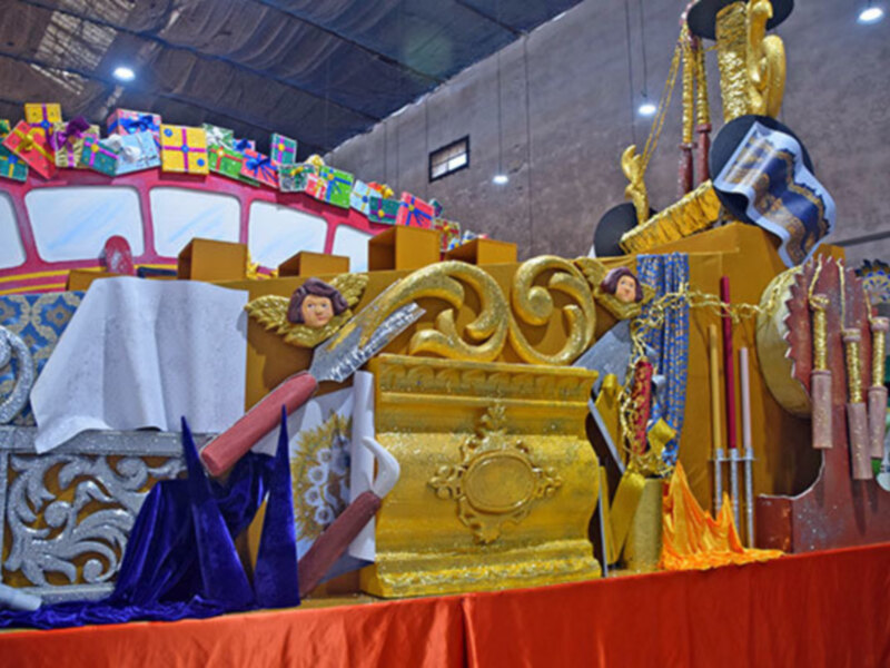 Los Artesanos hispalense presentó su carroza para la Cabalgata de Reyes de Sevilla