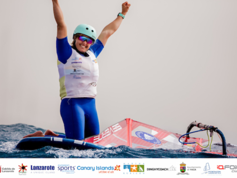 Pilar Lamadrid estrena a lo grande los iQFoil International Games 2022