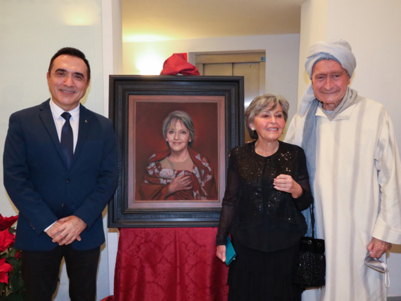 Antonio Montiel presenta el retrato de Rosa Francia, esposa del alcalde de Málaga en la Cámara de Comercio