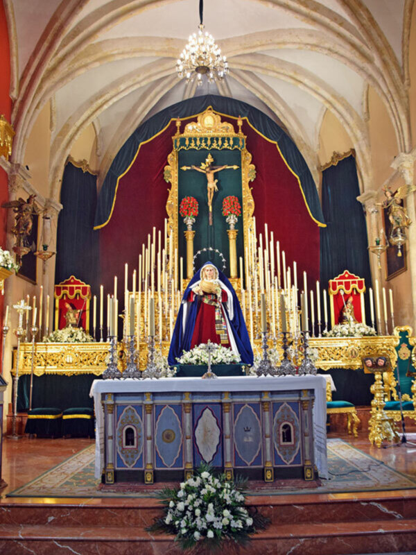 Comenzó su regreso de los titulares de la Vera-cruz de Alcalá del Río a su sede en San Gregorio.
