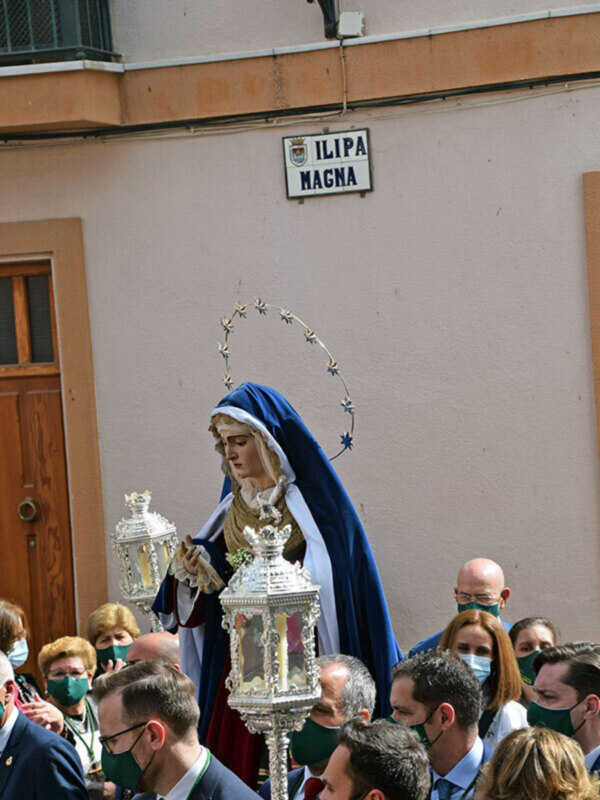 Así fue la procesión de regreso a su capilla de los Titulares de la Vera-cruz de Alcalá del Río.