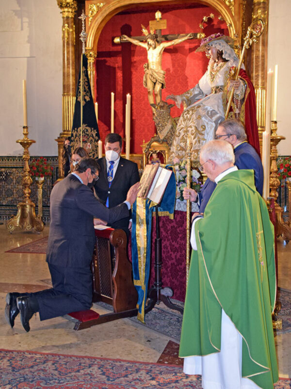 La Nueva junta de Gobierno de la Pastora  de San Antonio tomó posesión de sus cargos