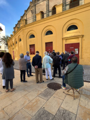 Buen ambiente en el primer día de renovación de abonos en Jerez