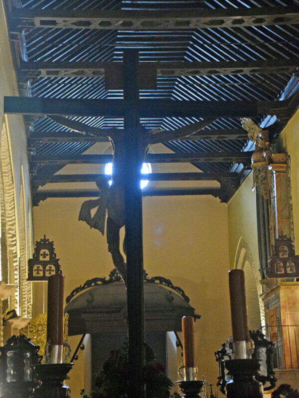 La lluvia impidió que la procesión del Martes Santo volviera a lucir por las calles de Alcalá del Río